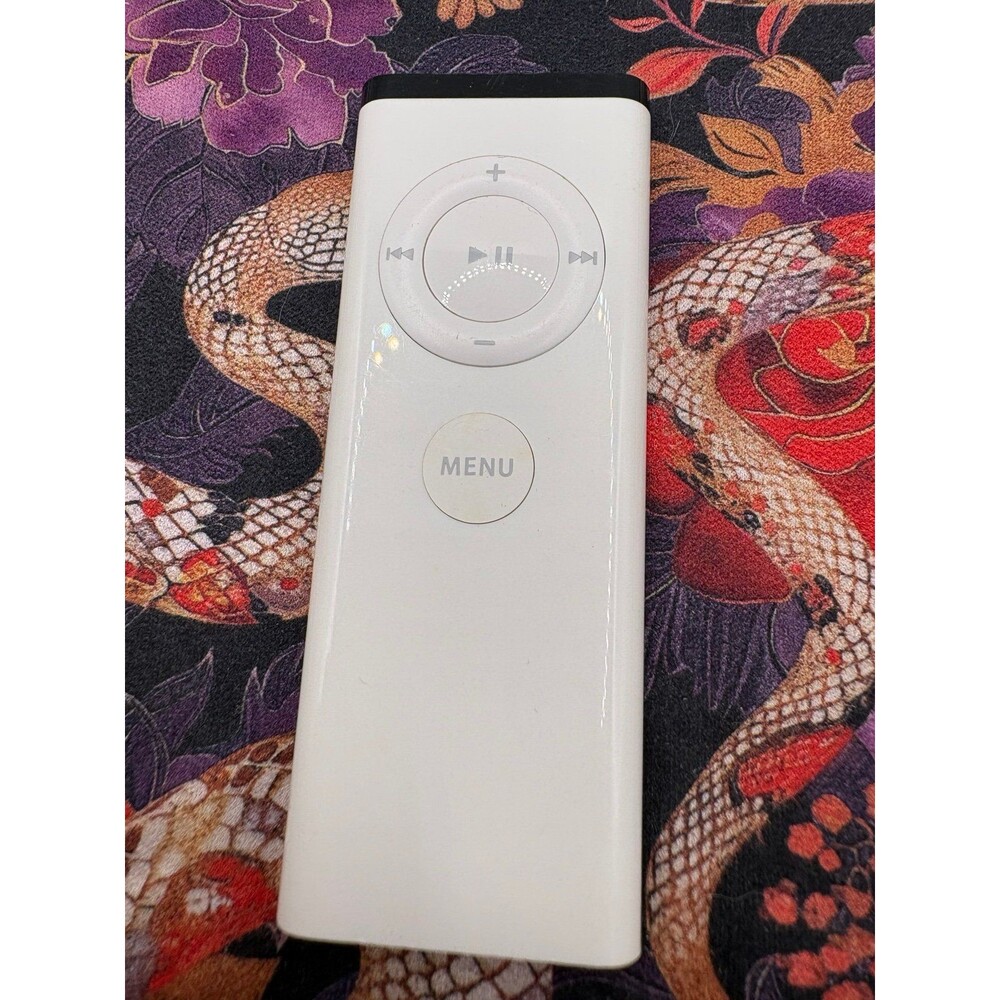 Apple White Remote Control (Model A1156 / EMC 2086) WORKING